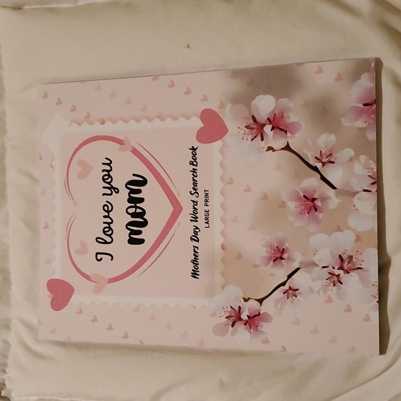 Mother's Day Word Search Book - Picture 1 of 3